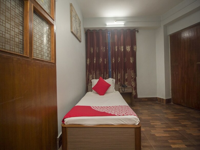 Hotel Oyo 17067 Maitreya Guest House