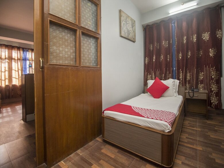 Hotel Oyo 17067 Maitreya Guest House