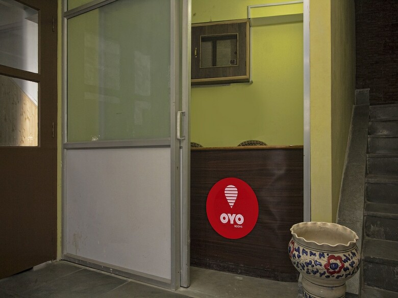 Hotel Oyo 17067 Maitreya Guest House
