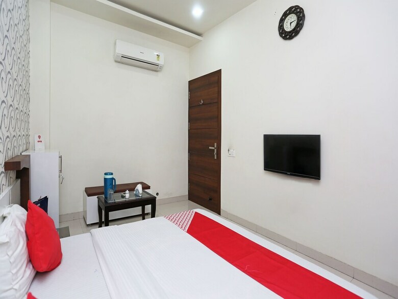 Oyo 17280 Hotel Shivaay
