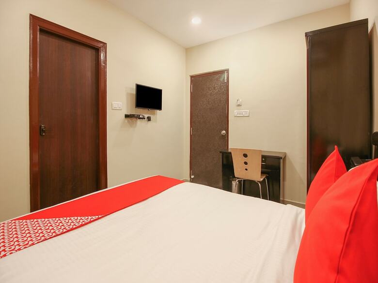 Hotel Oyo 14266 Flagship Serilingampally