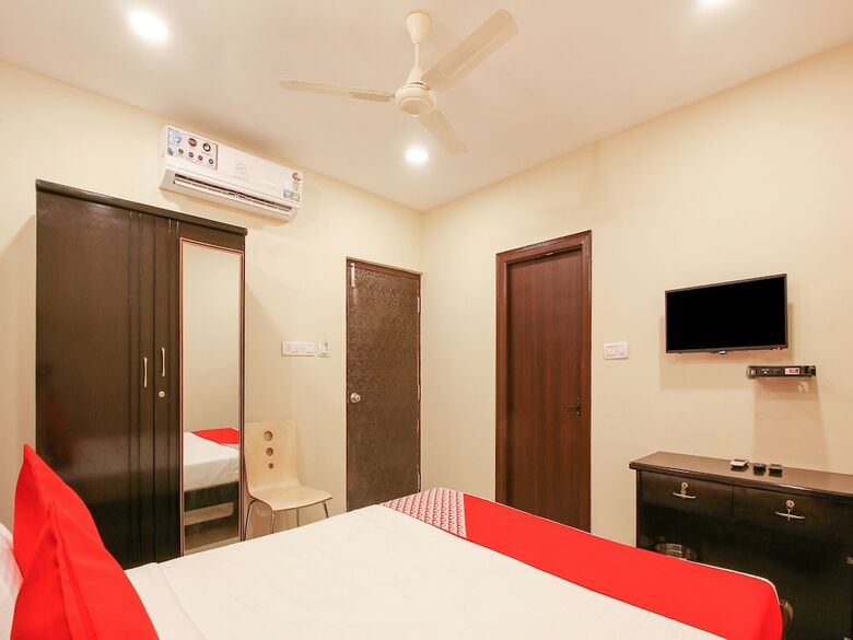 Hotel Oyo 14266 Flagship Serilingampally