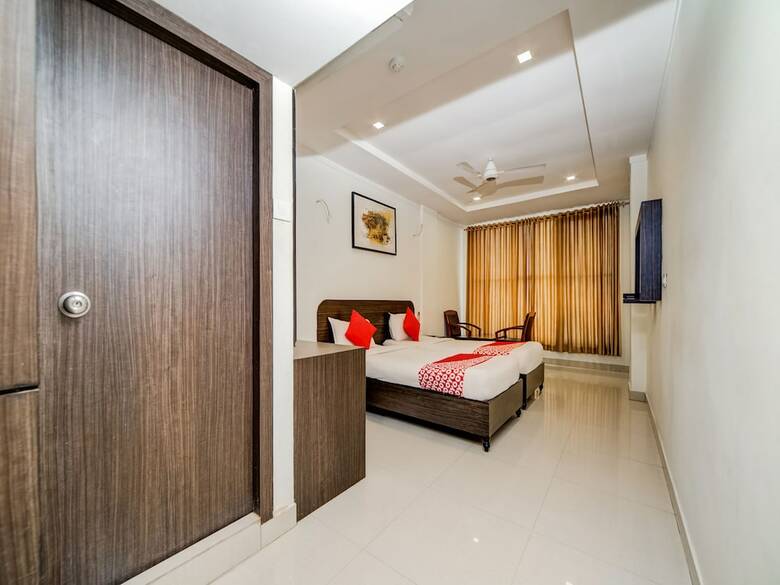 Oyo Flagship 15233 Hotel G7