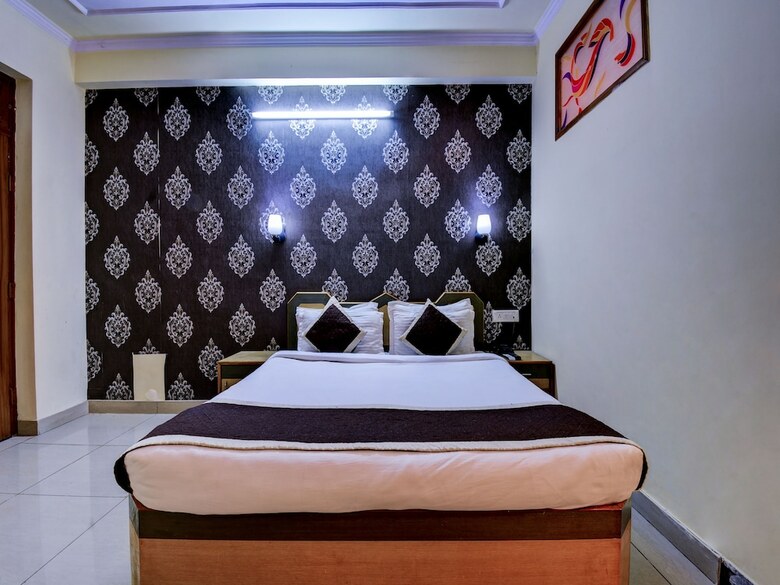 Oyo 22110 Hotel Rudra Palace