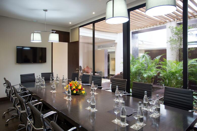 Aparthotel 93 Luxury Suites & Residences
