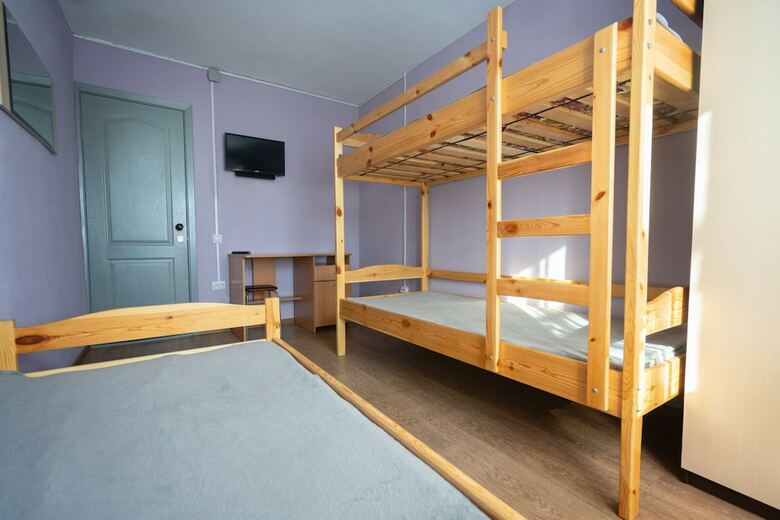 Hostal Breeze Hotel - Hostel