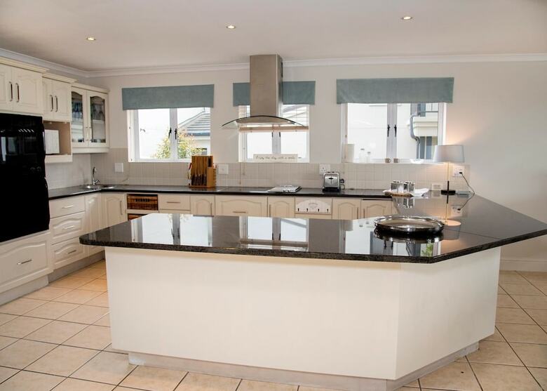 Villa 8 Sheerline