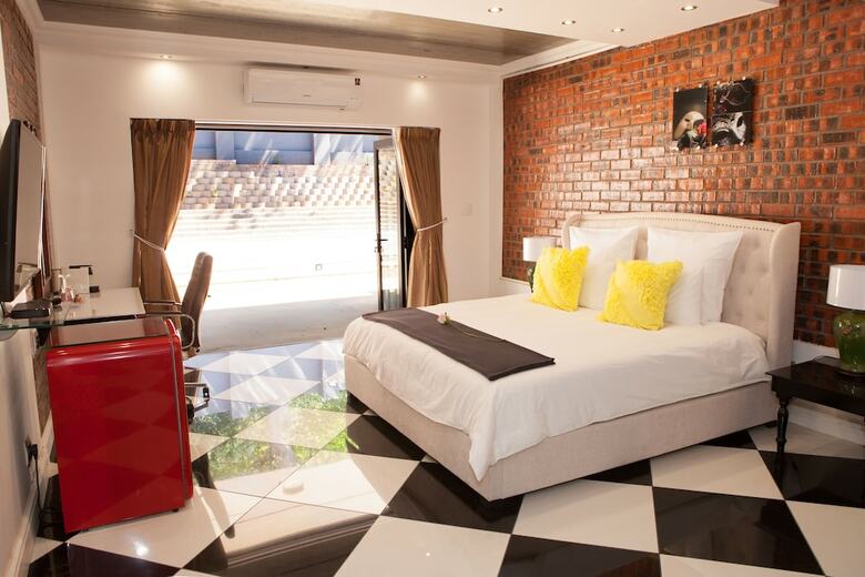 Hotel Purple Rayn Boutique Guest House