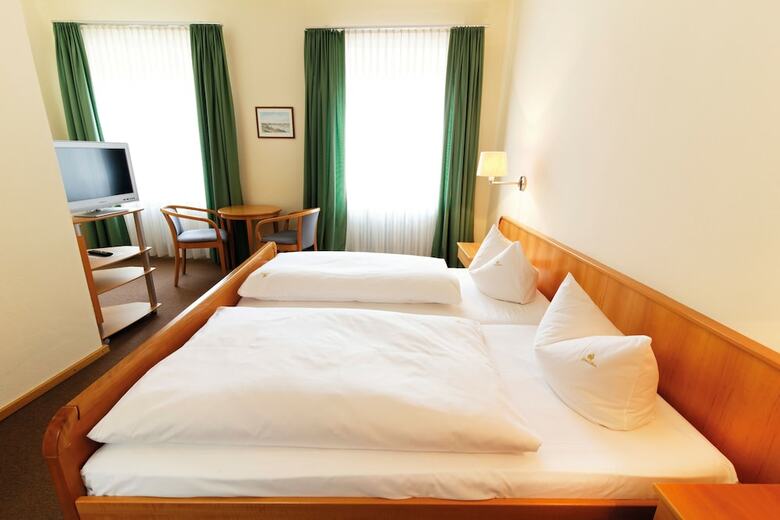 Brauereigasthof Und Hotel Schattenhofer