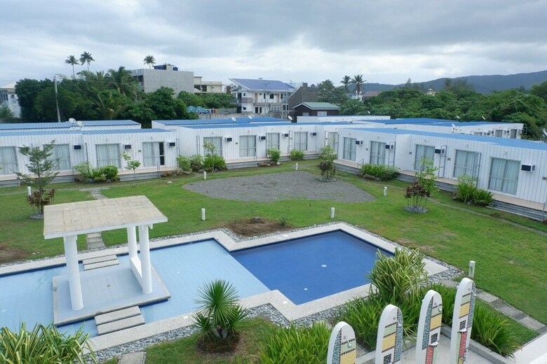 Hotel Cube Baler