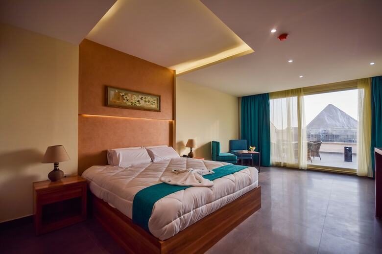 Pyramids Eyes Hotel
