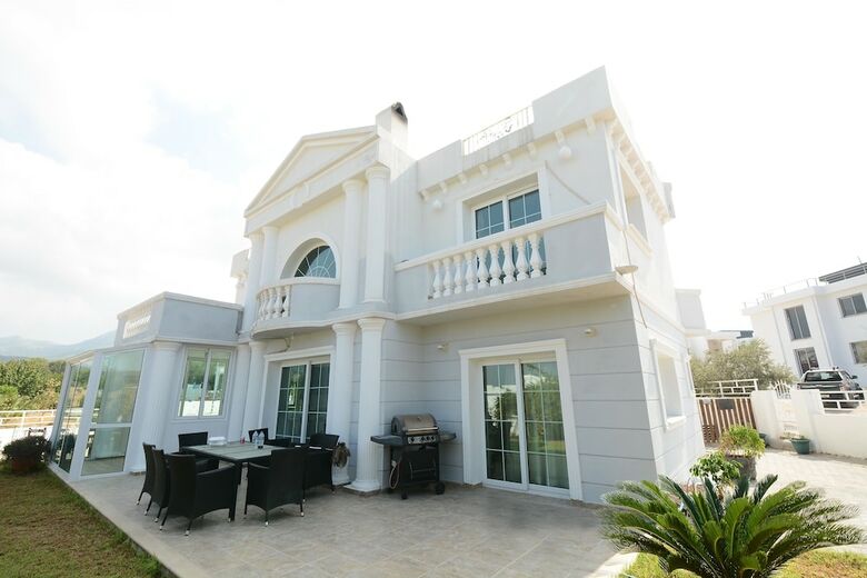 Avenue Hotel