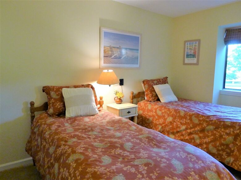 87 Chilton - 2 Bedroom Condo