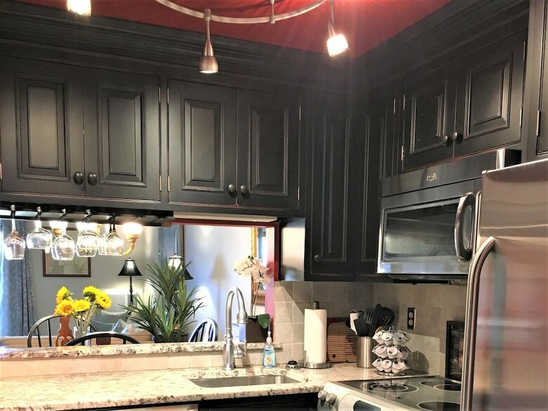 112 Chilton - 2 Bedroom Condo