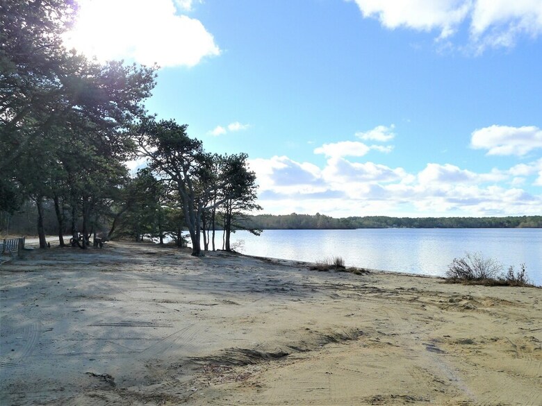 563 Pleasant Lake - 4 Bedroom House