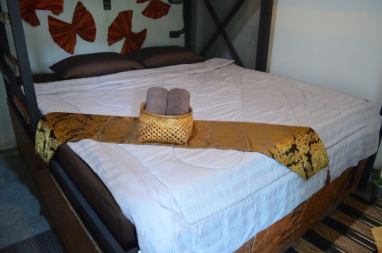 Hostal Dawnthaya Ayutthaya House