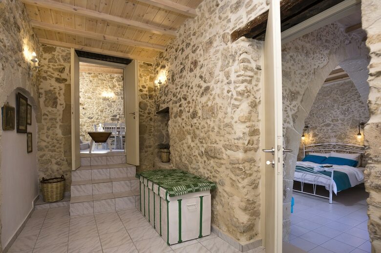Trigono Holiday House