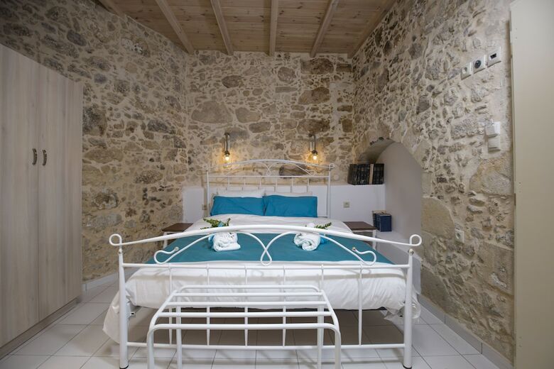 Trigono Holiday House