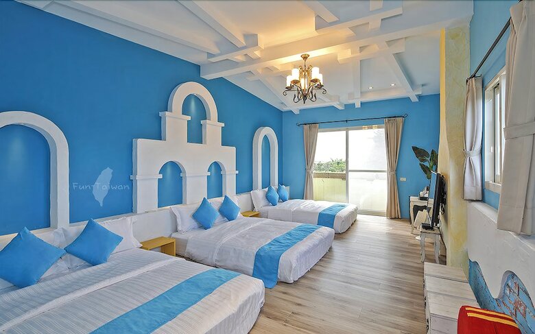 Bed & Breakfast Travel Light