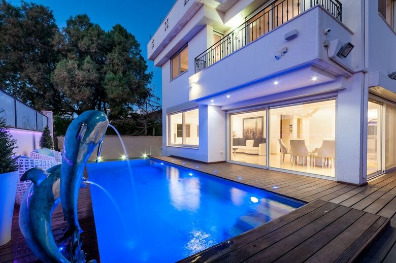 Luxurious Villa With Great Location
