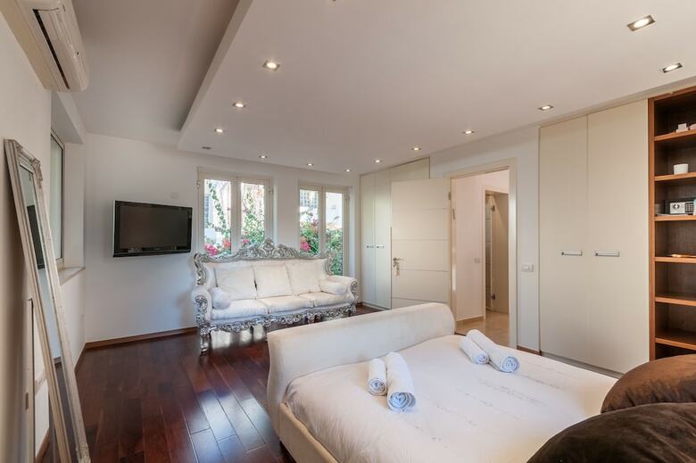 Luxurious Villa With Great Location