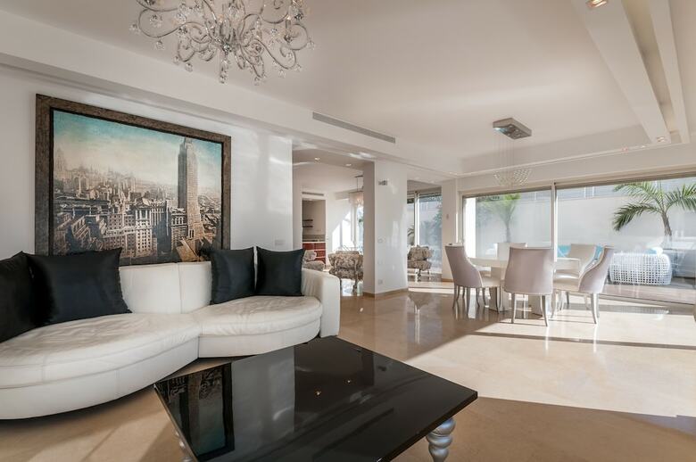 Luxurious Villa With Great Location