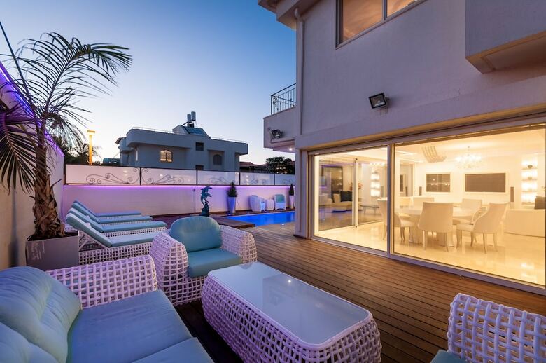 Luxurious Villa With Great Location