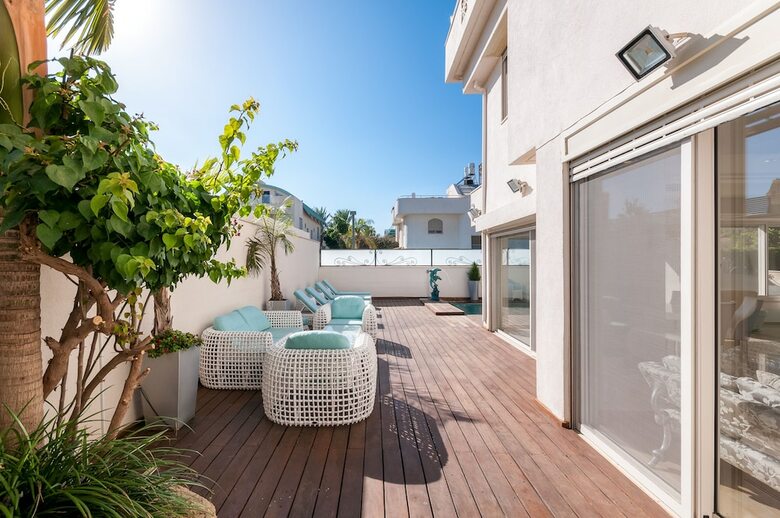 Luxurious Villa With Great Location