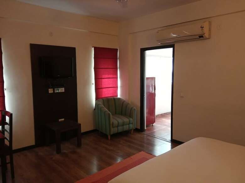 Hotel Sterling Suites Inn