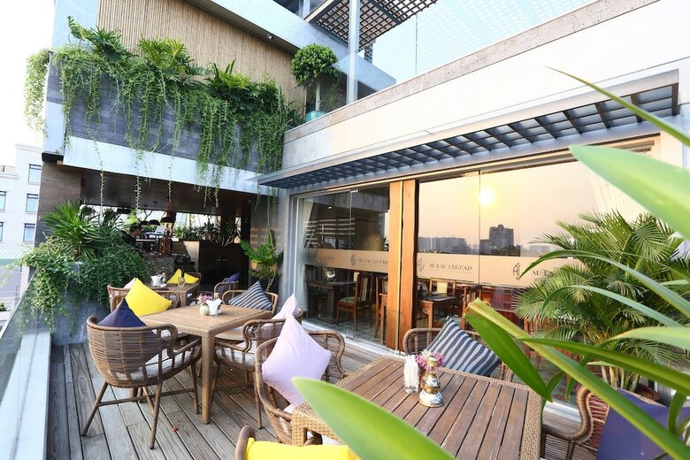 Au Lac Legend Hotel