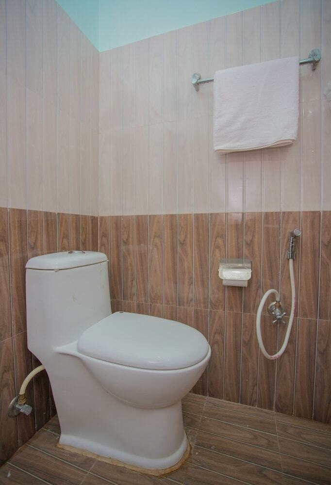 Oyo 271 Hotel Golden Three