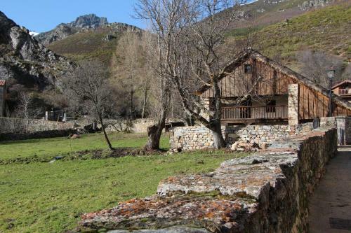Hostal Centro De Turismo Rural Vegalion