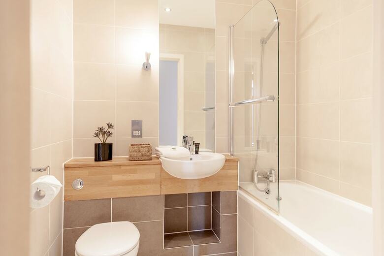 Roomspace Apartments -marquis Court