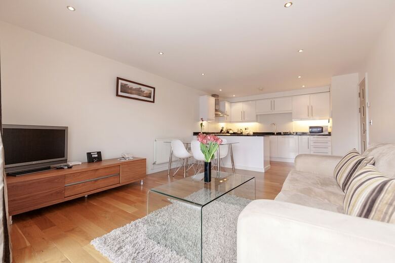 Roomspace Apartments -marquis Court