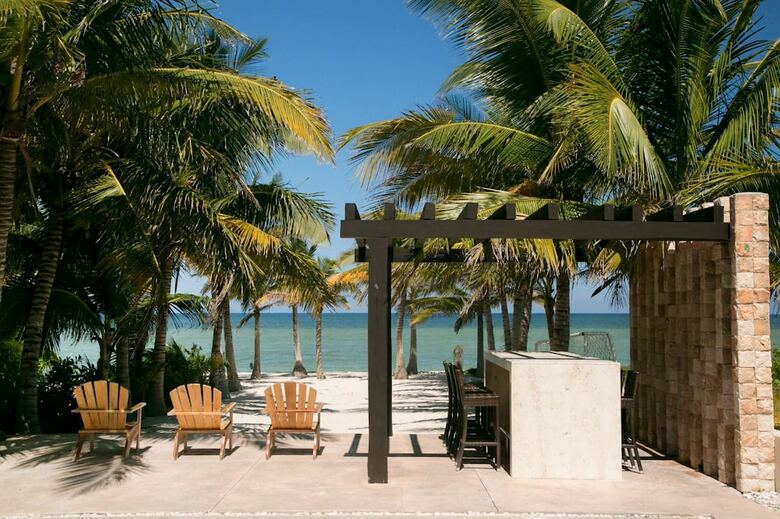 5 Br House With Pool And Private Beach