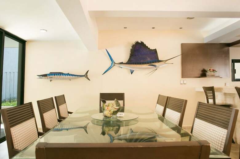 5 Br House With Pool And Private Beach