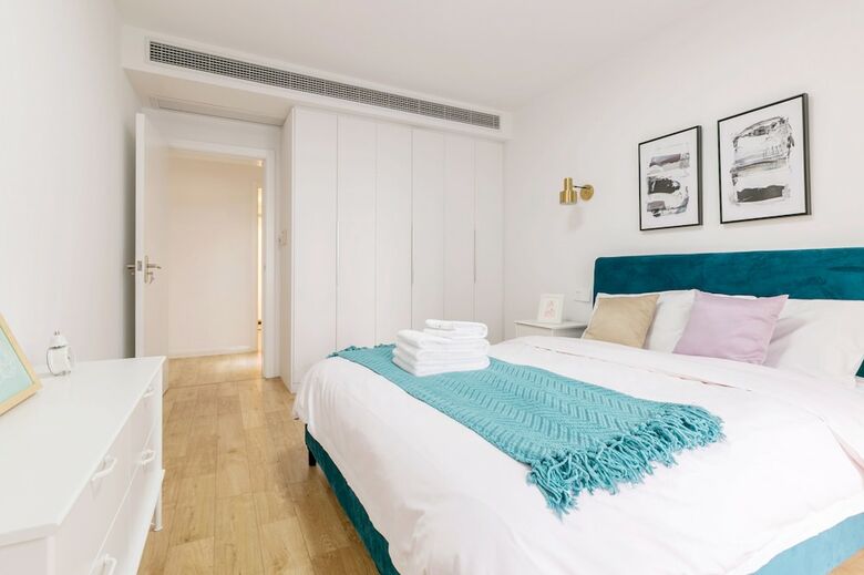 Henry's Apartment- Xujiahui Road