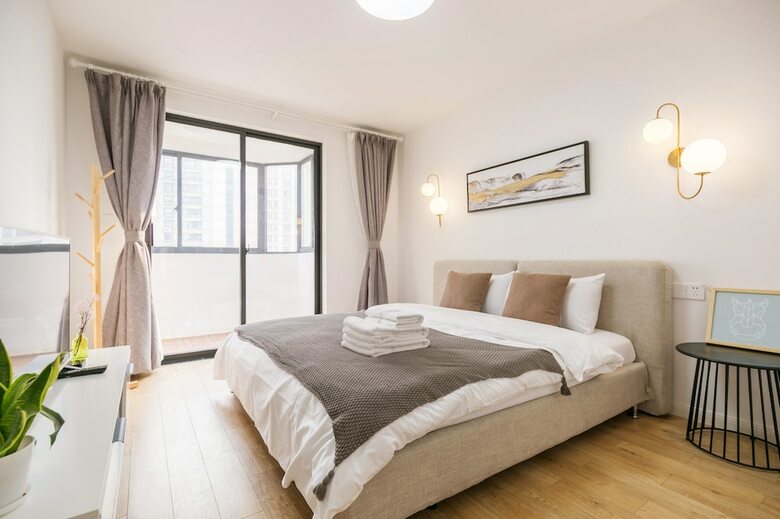 Henry's Apartment- Xujiahui Road
