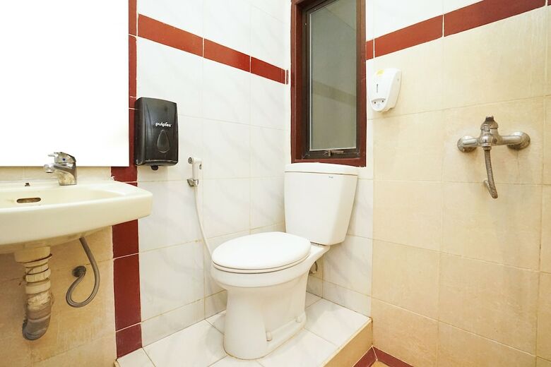 Hostal Oyo 275 Hotel Kita