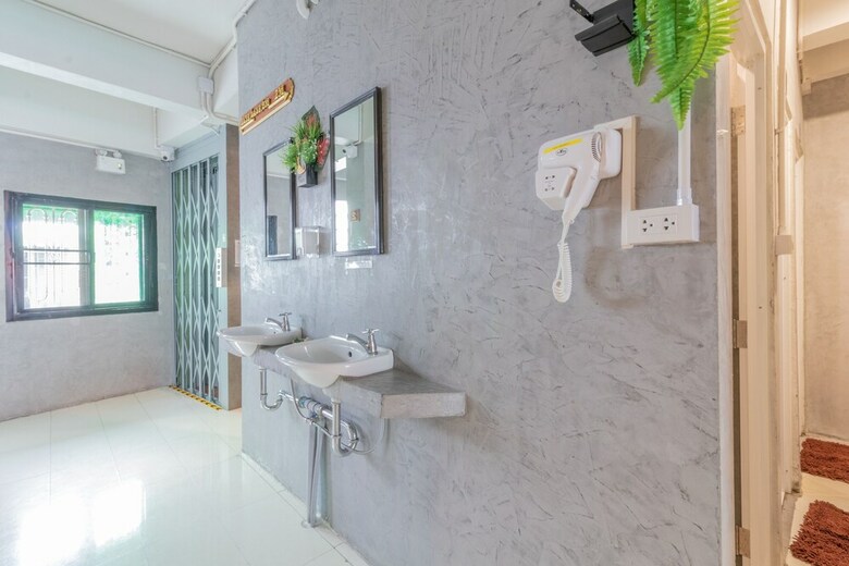 Hostal Phranakhon Hostel