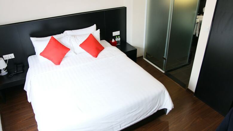 Monsieur Diesel Hang Bac Hotel