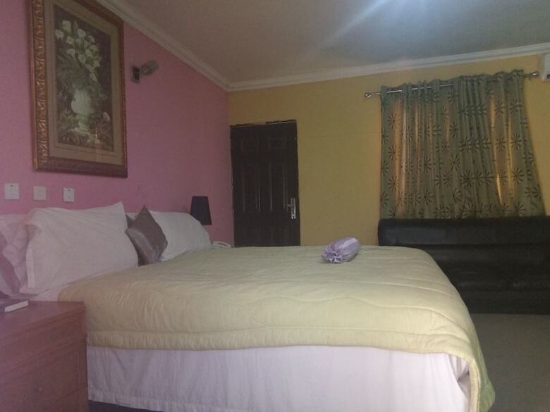 Deroma Hotels & Suites