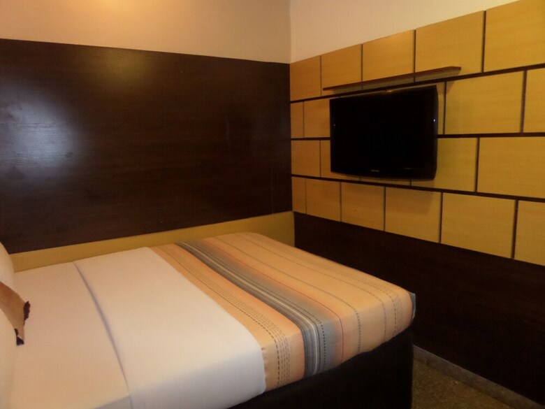 Hotel Elicris Place