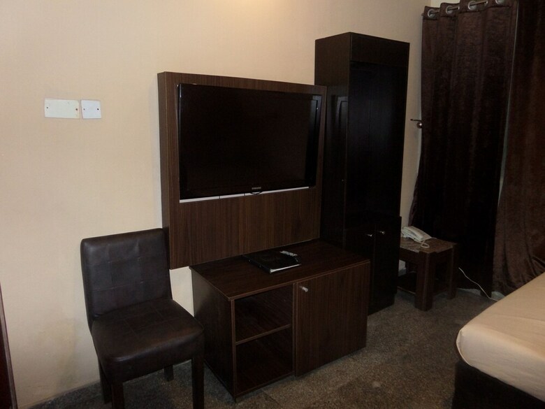 Hotel Elicris Place