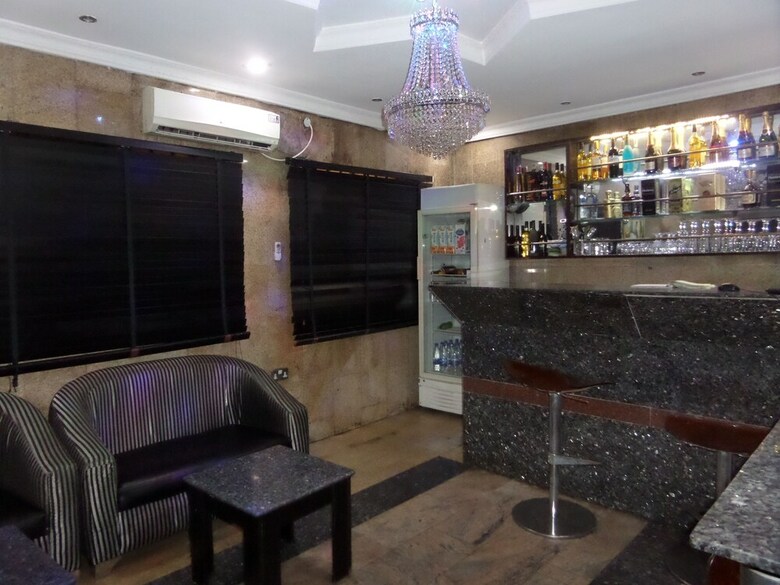 Hotel Elicris Place