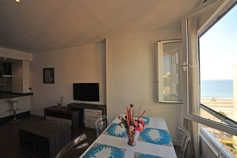 Apartamentos Primera L�nea Playa Victoria
