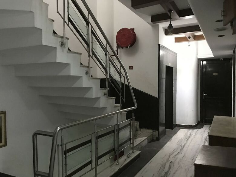 Hotel Tjs Royale