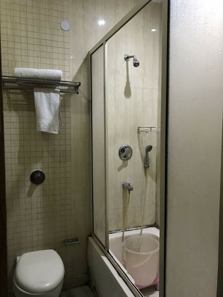 Hotel Tjs Royale