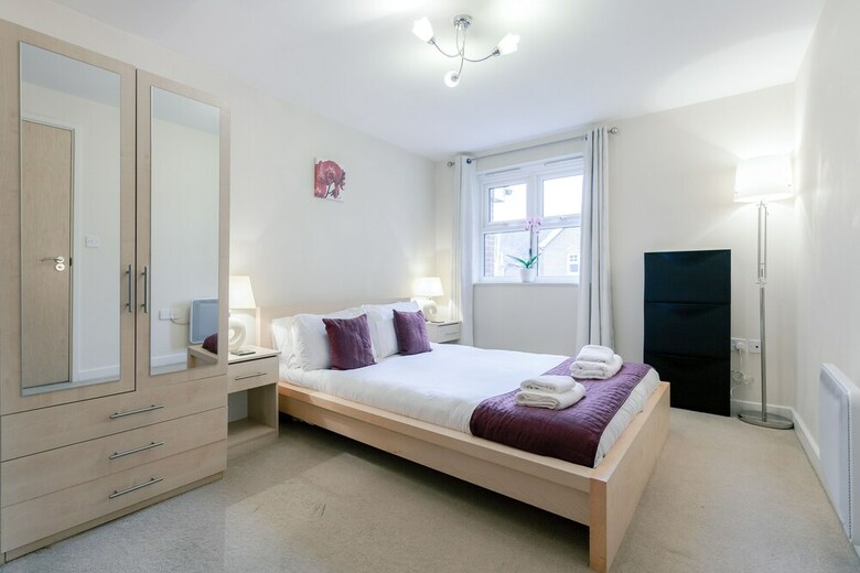 Roomspace Apartments-courtyard Guildford