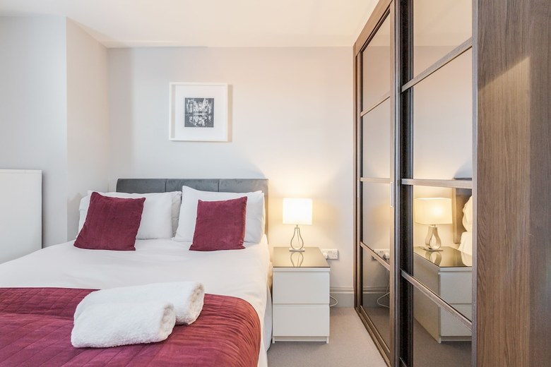 Roomspace Apartments -the Quadrant
